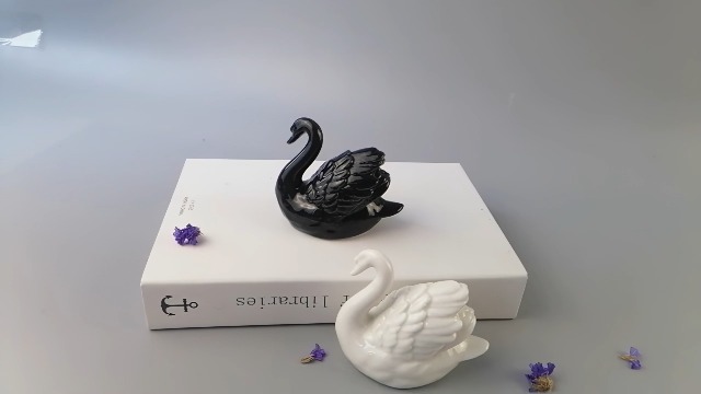 Amazon.com: ZKSYLSM Ceramic Swan Figurine - Modern Minimalist Swan